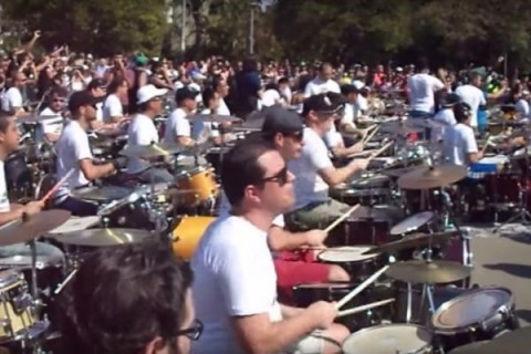 Video: more than 150 drummers play AC/DC and Megadeth