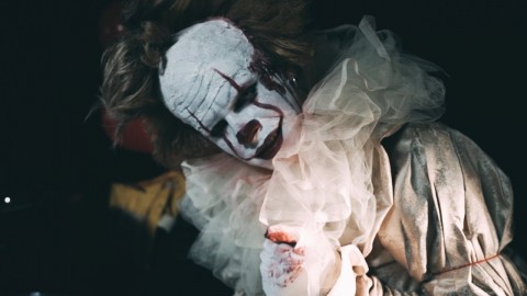 Musician performs drum cover for Slipknot song dressed as Pennywise [Video]