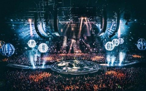 За останнім словом техніки: Рецензія на концертний фільм "Muse: Drones World Tour"