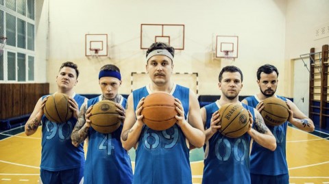 The Nietzsche members appear as basketball players in new video "Dreams 4/17"