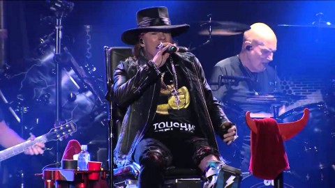 Video: AC/DC give first show with Axl Rose